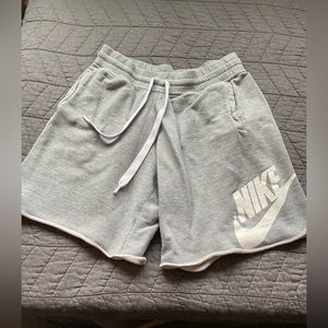 Nike Sweat-shorts Men’s XLarge light grey